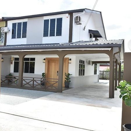 Rain Tree Homestay Bintulu Zewnętrze zdjęcie